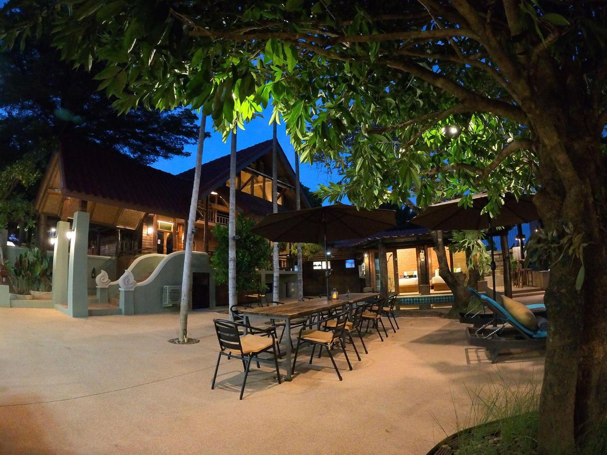 Tolani Riverside Villa Chiang Mai Extérieur photo