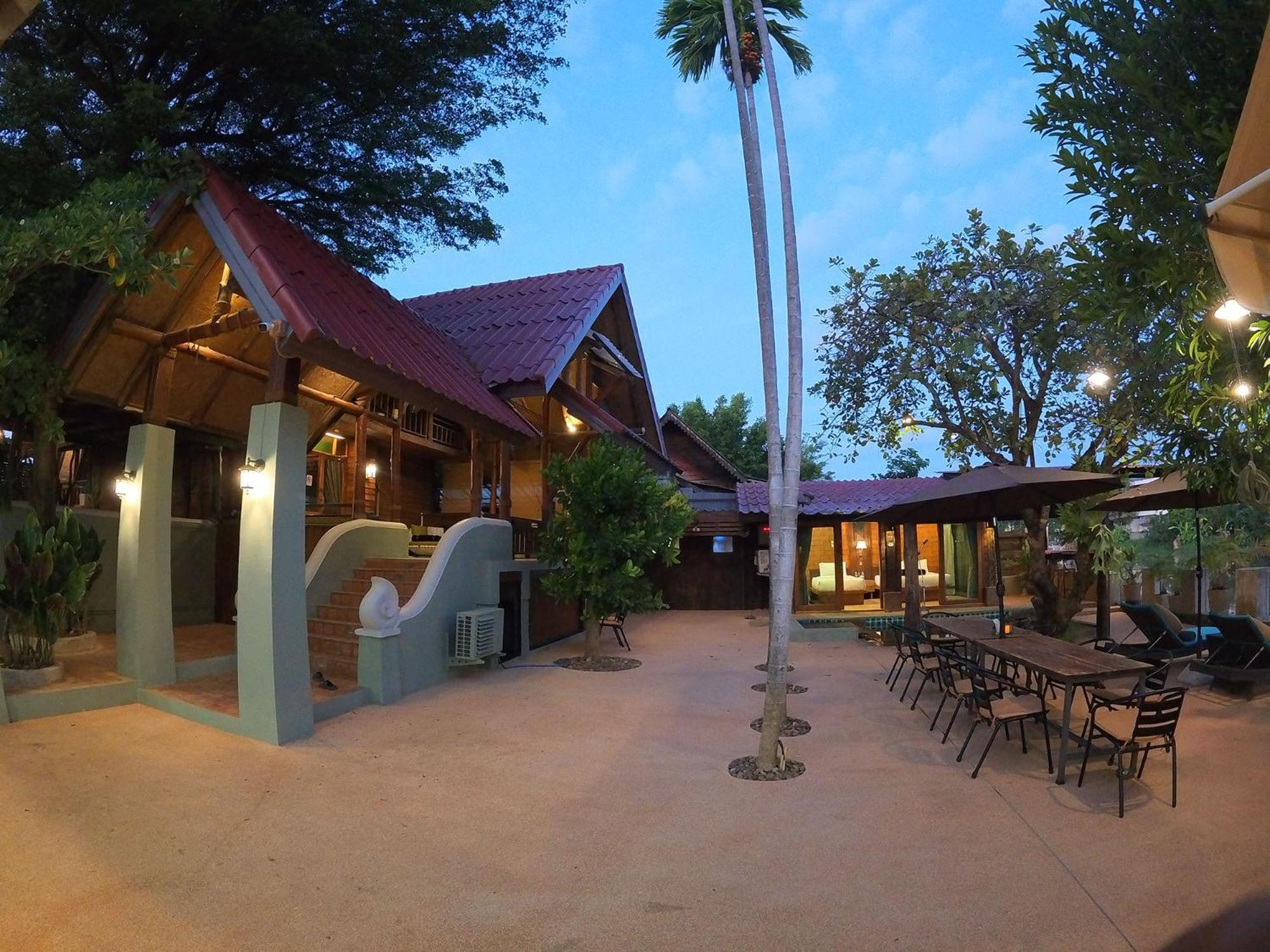 Tolani Riverside Villa Chiang Mai Extérieur photo