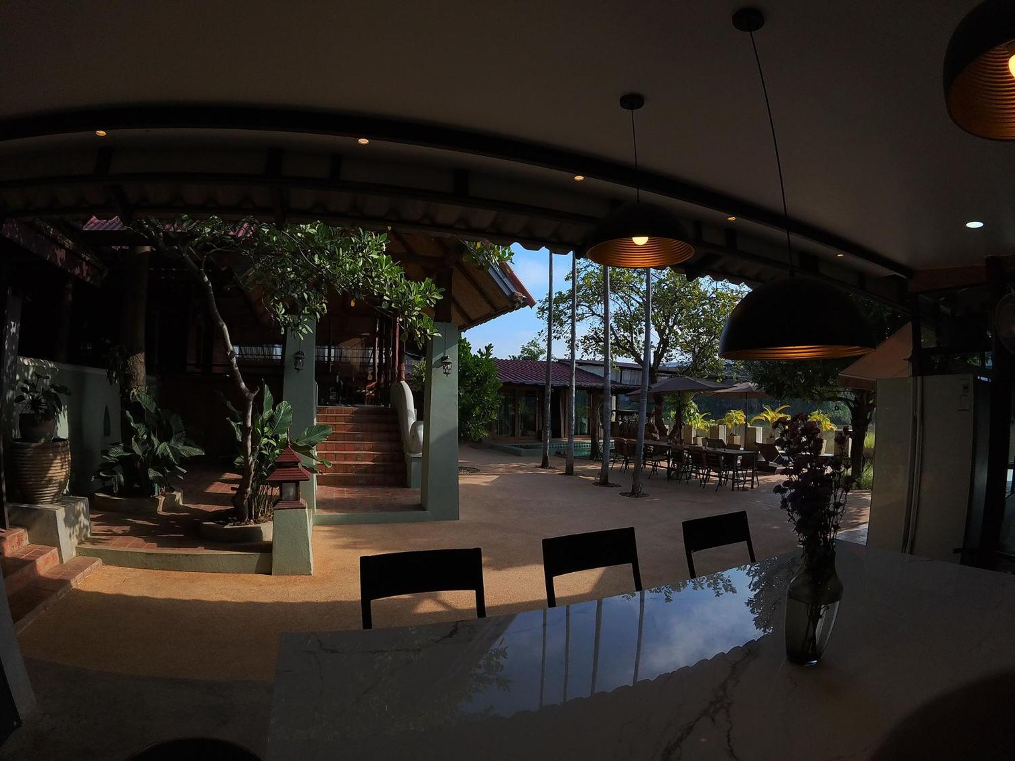 Tolani Riverside Villa Chiang Mai Extérieur photo