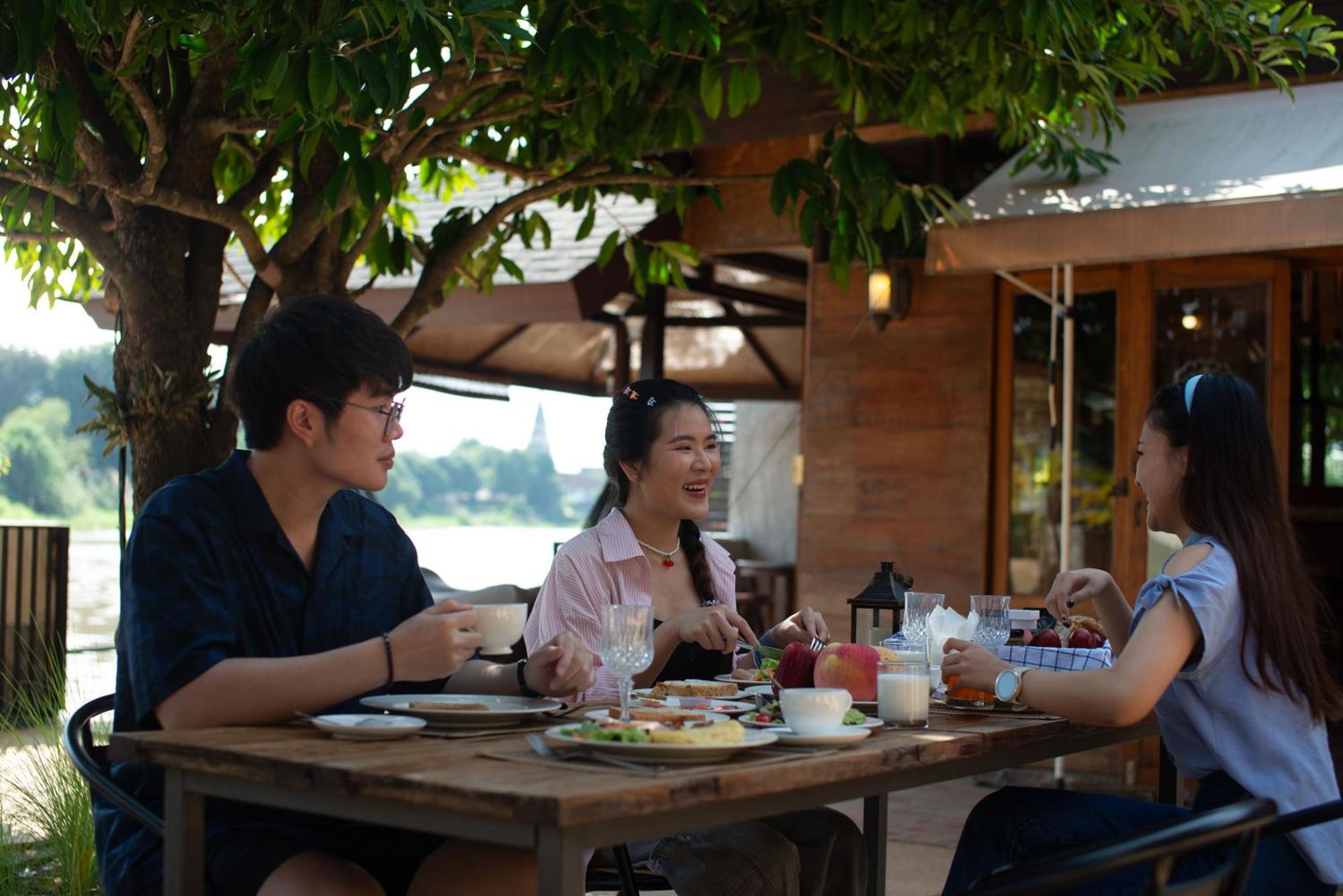 Tolani Riverside Villa Chiang Mai Extérieur photo